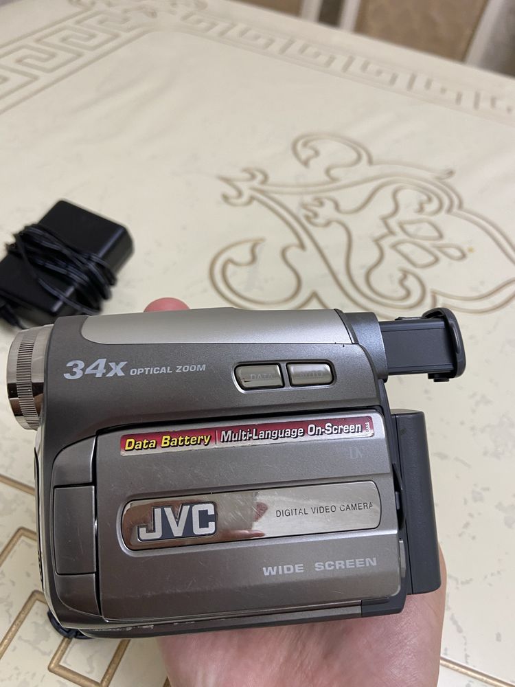 Видеокамера VHS JVC