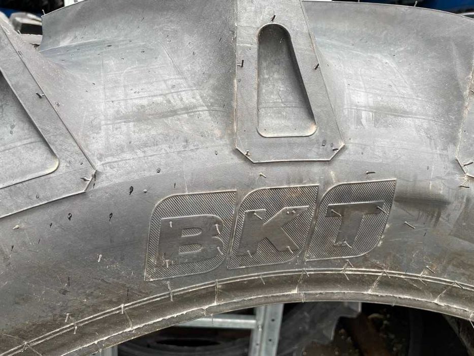 Cauciucuri noi 14.00-38 cu 8 pliuri marca BKT pentru tractor spate