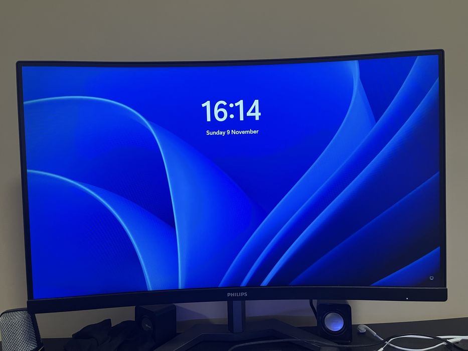 Геймърски монитор-27” Philips 27M1C5200W Curved 240Hz