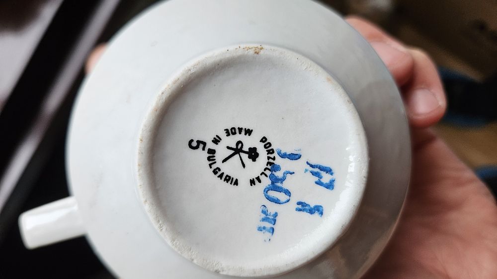 Порцеланов сервиз за чай