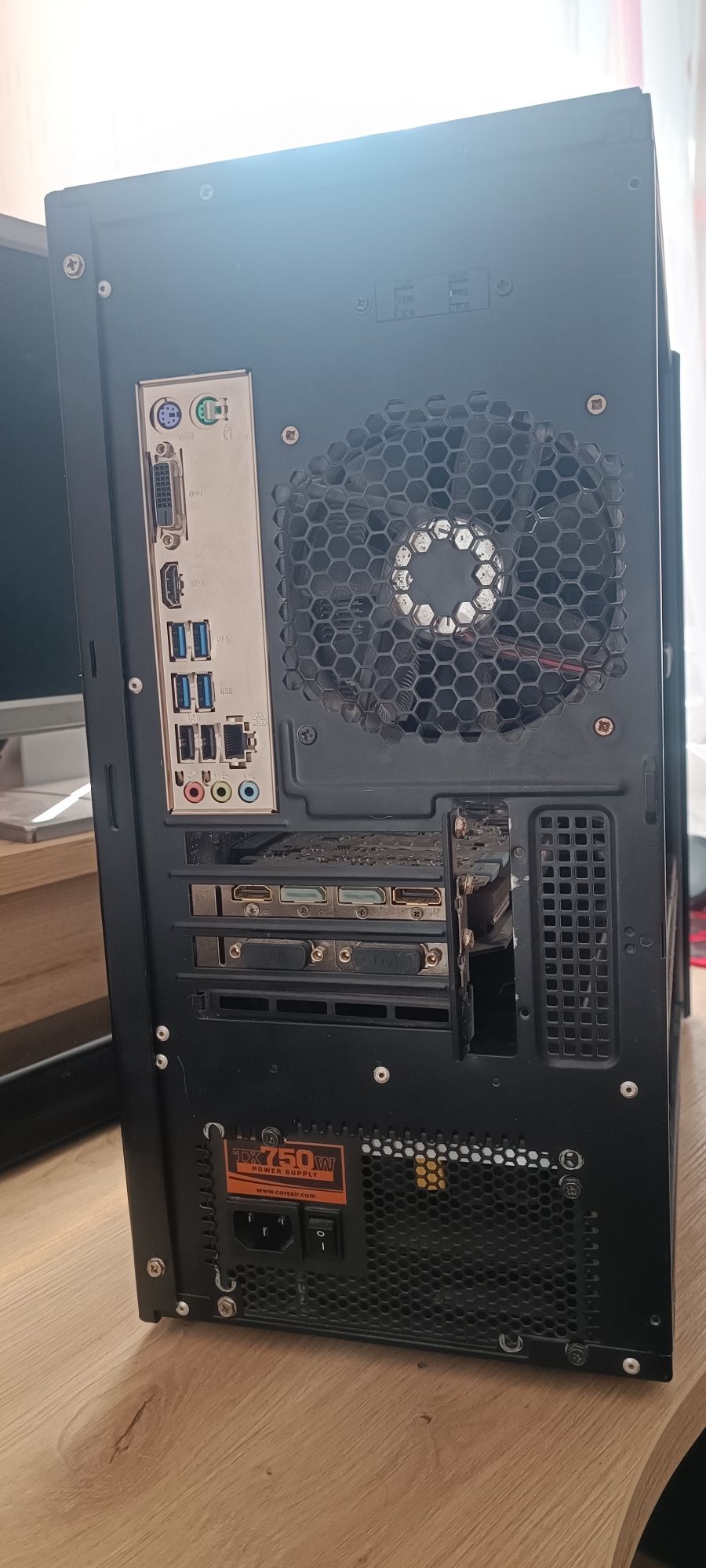 Vând PC Gaming AMD Ryzen 3, GTX 970 4GB, 32GB RAM 3200Mhz,