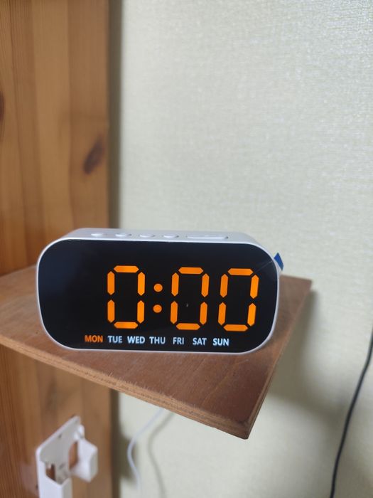 Многофункционален дигитален часовник