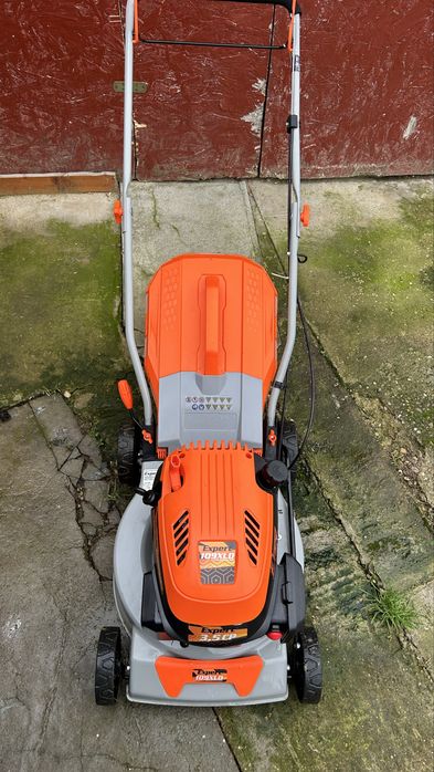 Vand masina tuns iarba pe benzina si motocoasa