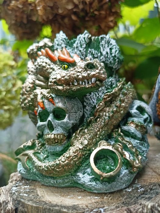 Подсвечники дракон охраняет сокровища