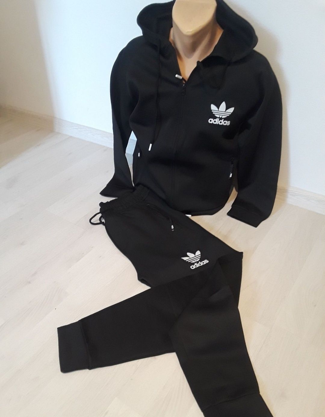 Oferta!  Treninguri barbati Adidas format din 3 piese.
