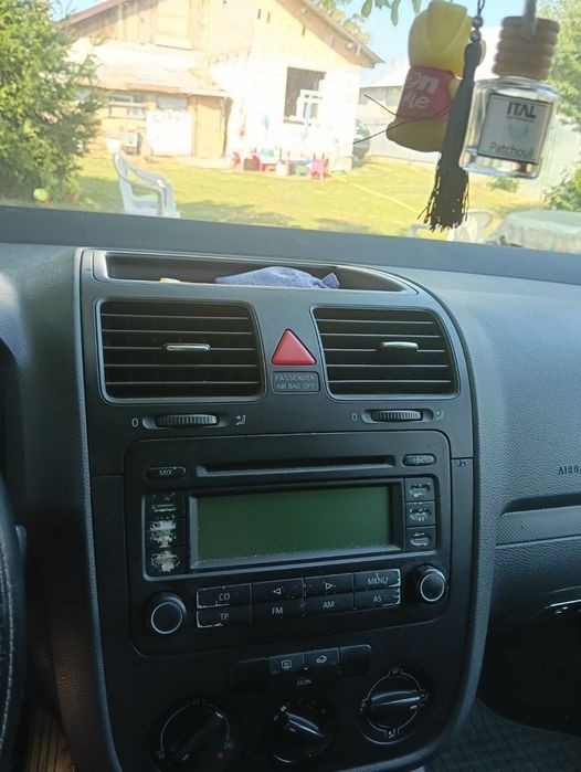 Vând VW Golf 5 1.4 FSI