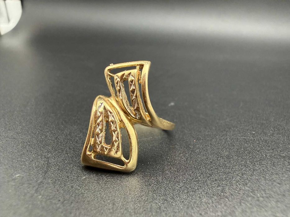 Dracula Amanet: Inel de aur 3.36gr/14K.