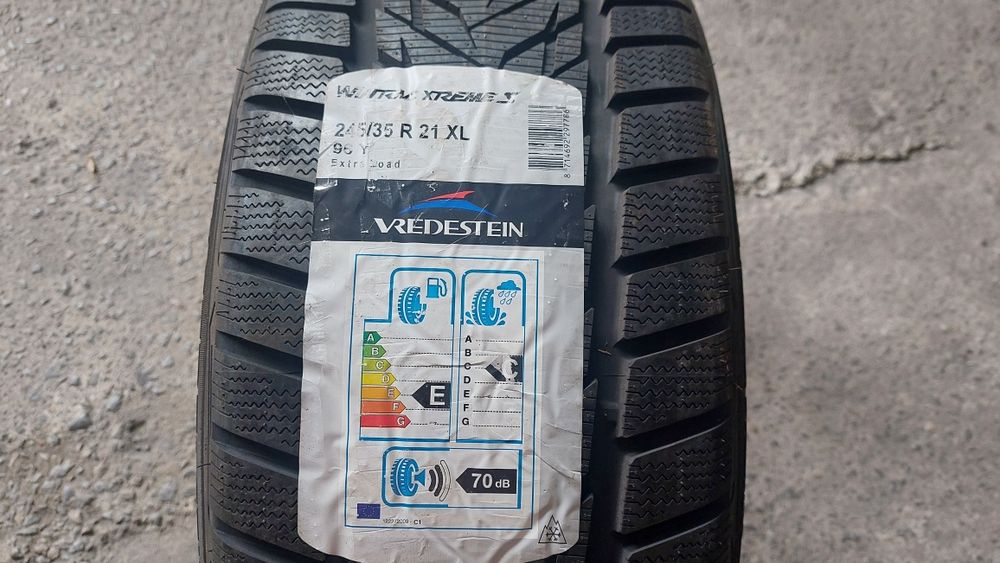 Нова зимна гума 245/35/21 Vredestein 1 брой