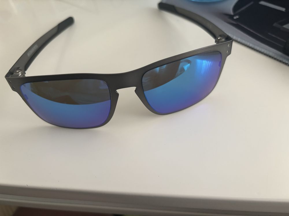 Слънчеви очила OAKLEY