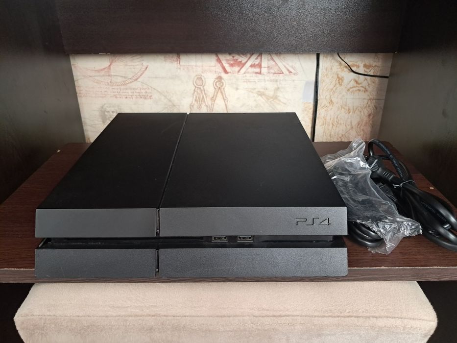 Playstation 4 + чисто нов джойстик