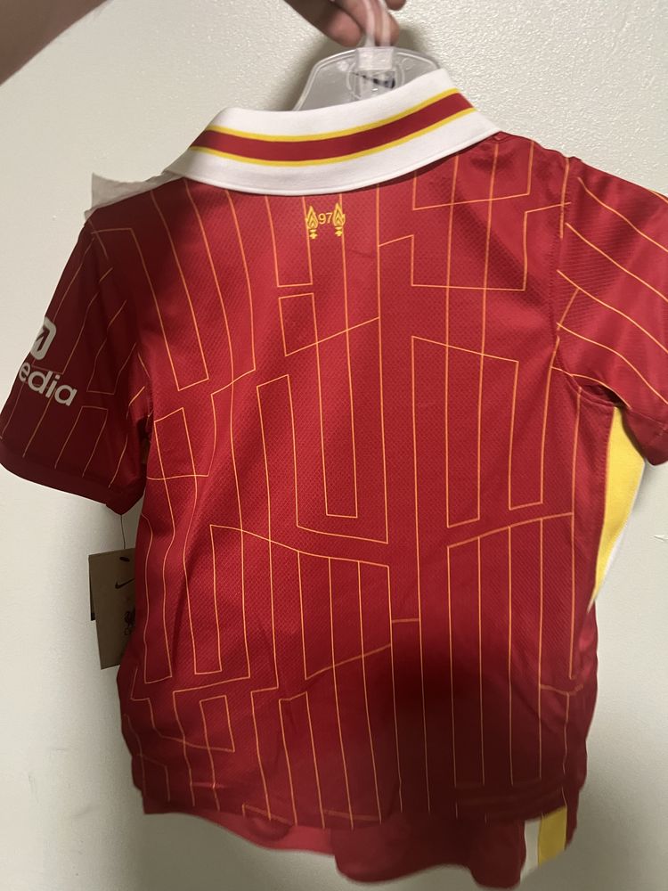 Costum de fotbal Liverppol marimea S