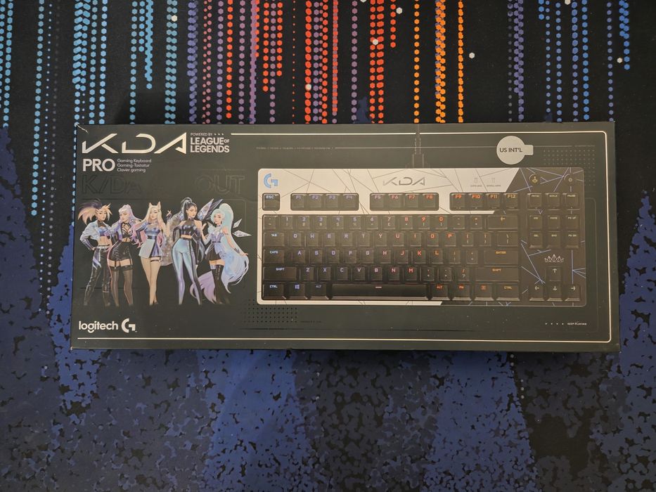 Logitech G Pro KDA edition механична клавиатура с кафяви суичове