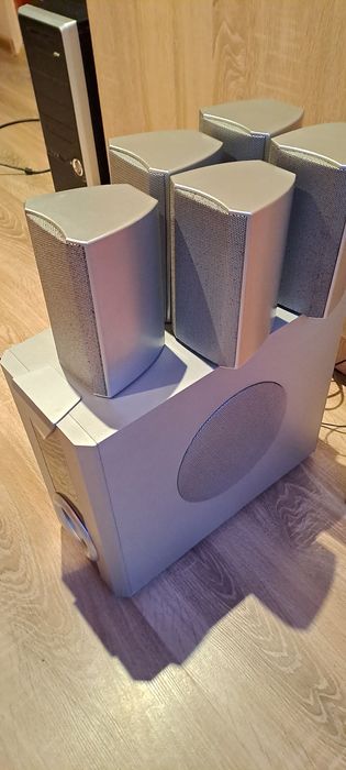 Vând calculator și boxe home cinema 5.1