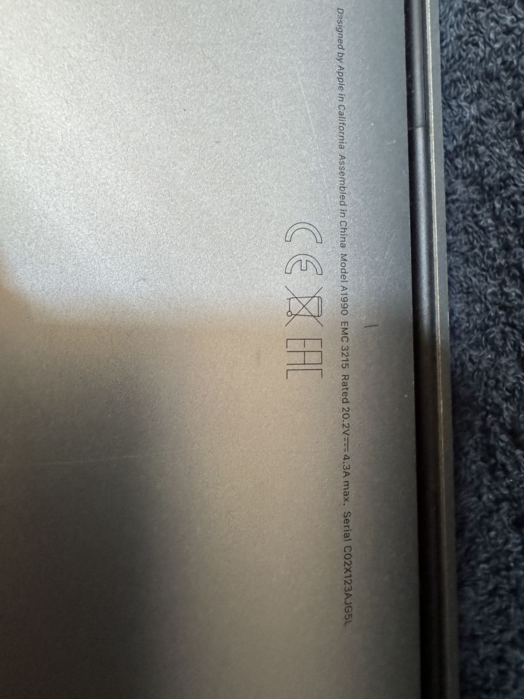 Laptop Apple MacBook Pro A1990, TouchBar, 15,4" Retina