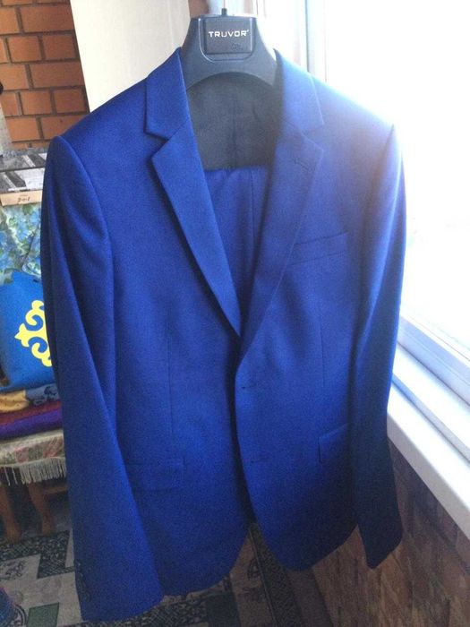 Срочно продается Костюм в идеальном состояний!