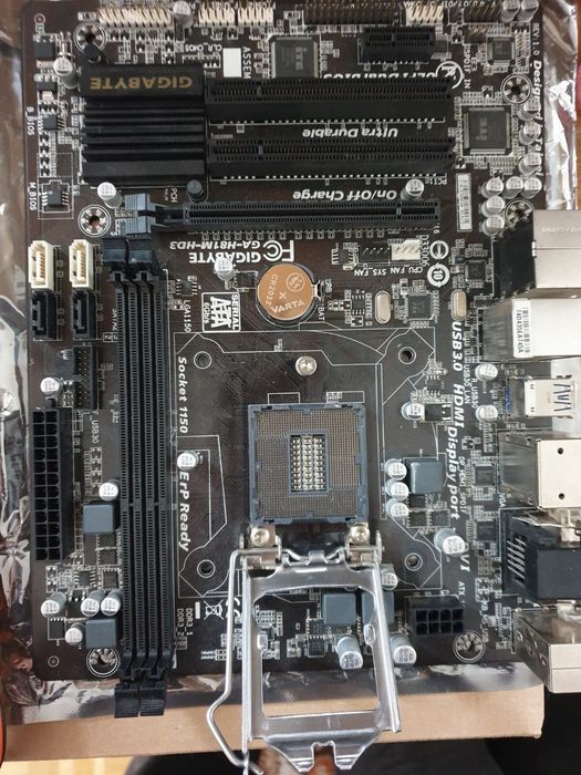 Материнская плата Gigabyte