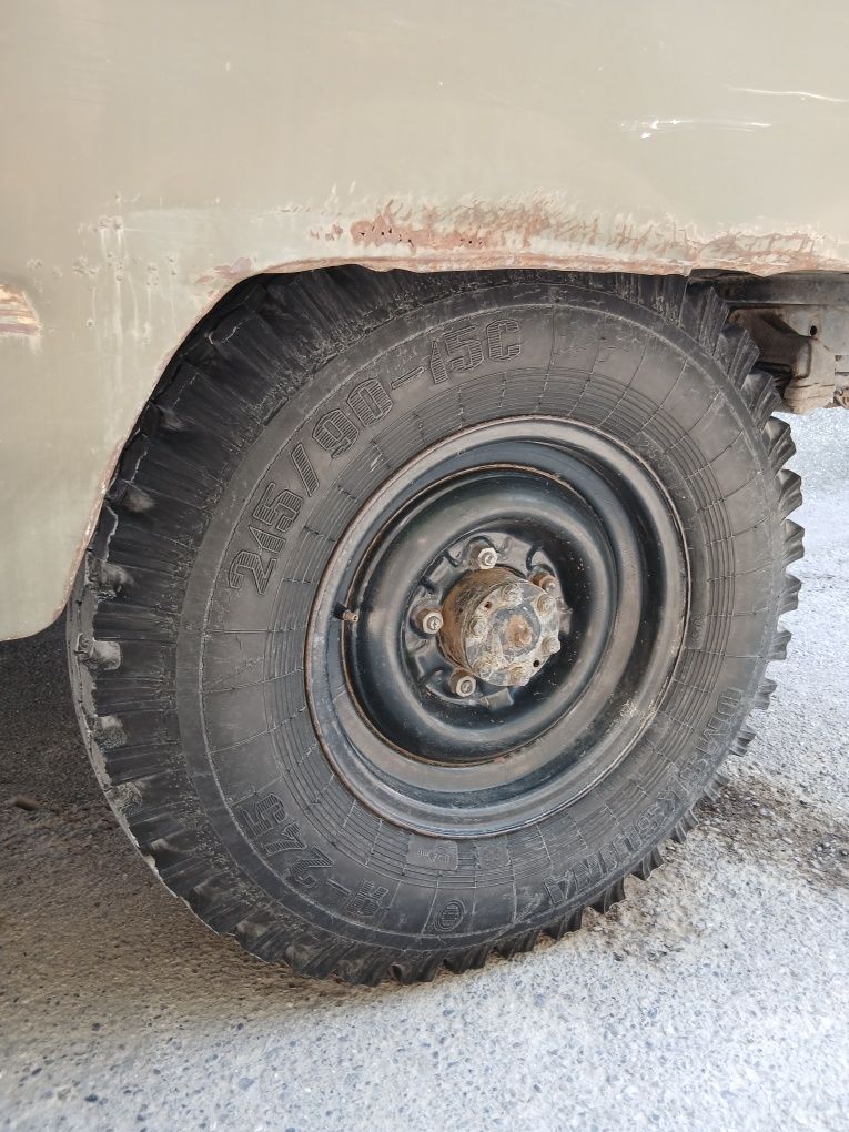 Uaz mashinasi sotiladi