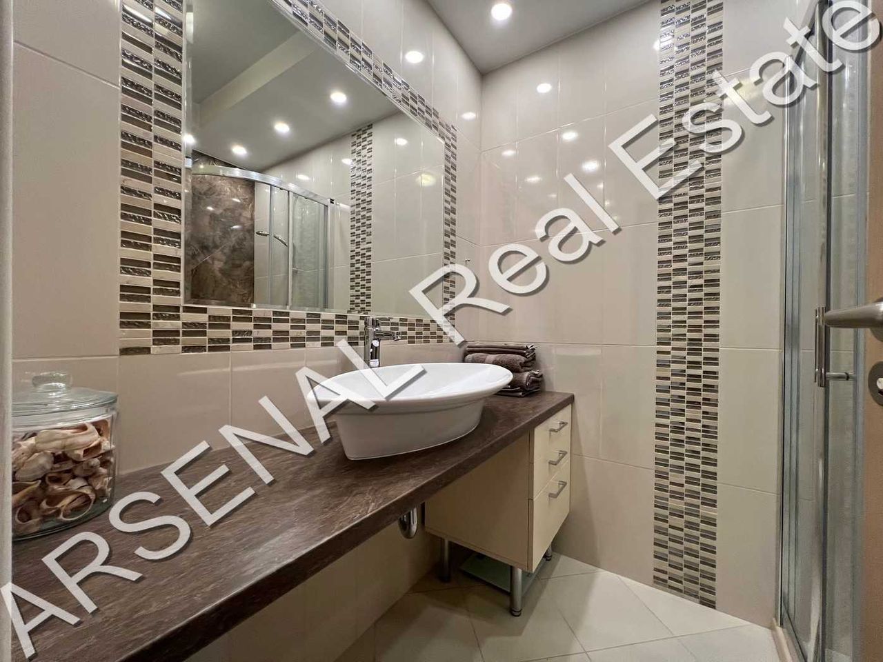 Дава се под наем Тристаен апартамент в София, Витоша - 130 кв.м за 750 € - Снимка #7