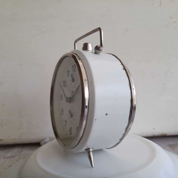 Ceas de masa desteptator - mecanic JNSA fabricat in Yugoslavia.