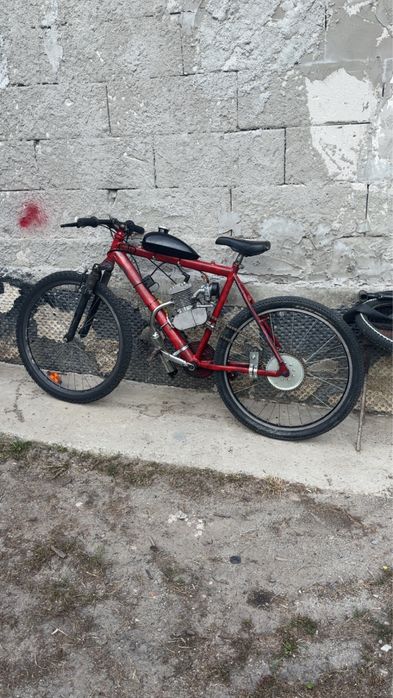 Vand bicicleta cu motor
