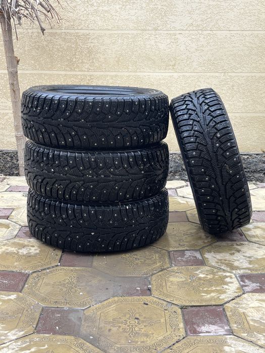 Продам комплект зимних шипованных шин Nokian Nordman 5 205/55 R16