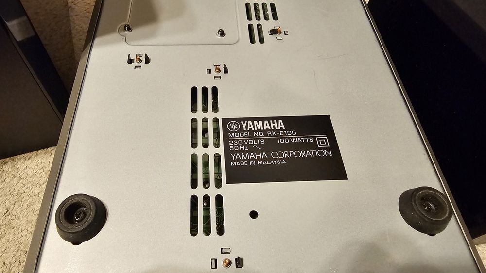 Amplituner Yamaha RX-E100, boxe NX-E100 si telecomanda