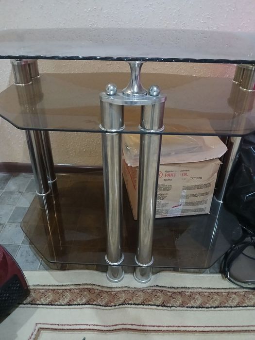 Продается чугунная газовая плита и стеклянная подставка для ТВ