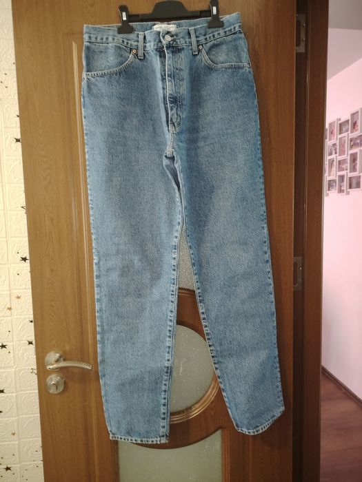 Vând 2 perechi jeans
