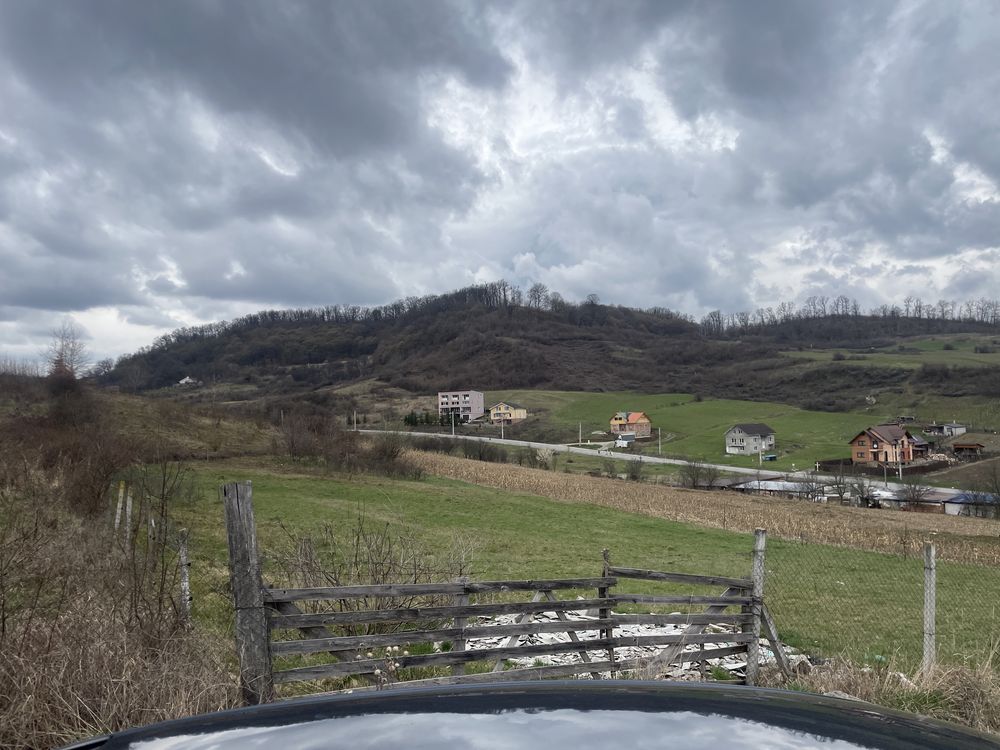 Vând teren la intrare in jelna pe partea dreapta sau locuri de casa la