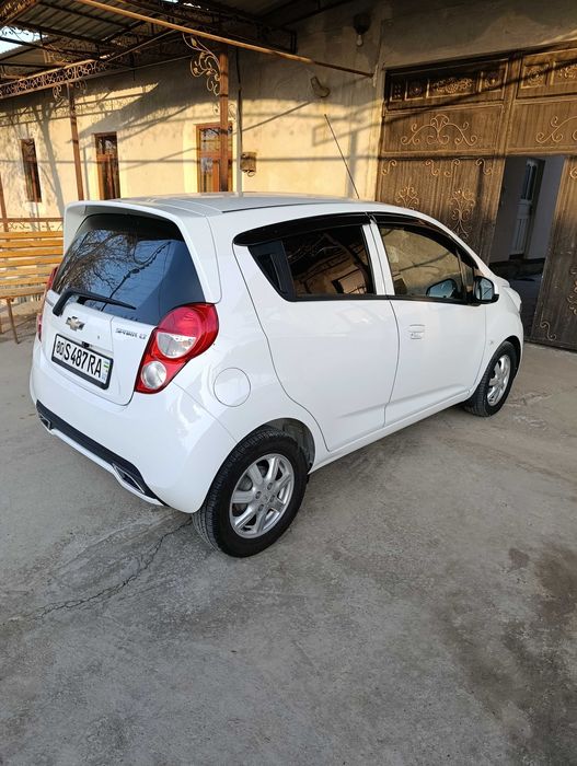 Shevrolet Spark машина