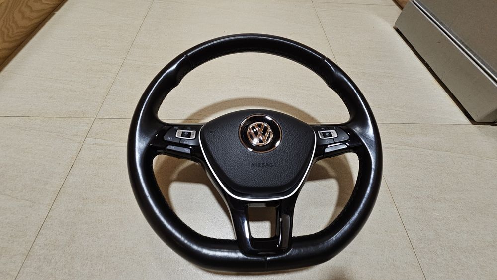 Волан VW passat b8 с Airbag, с Подгрев , Пера
