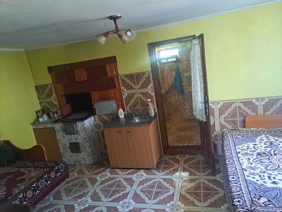 Vând casa în  sat Giurgesti,com.Vulturesti, jud.Suceava