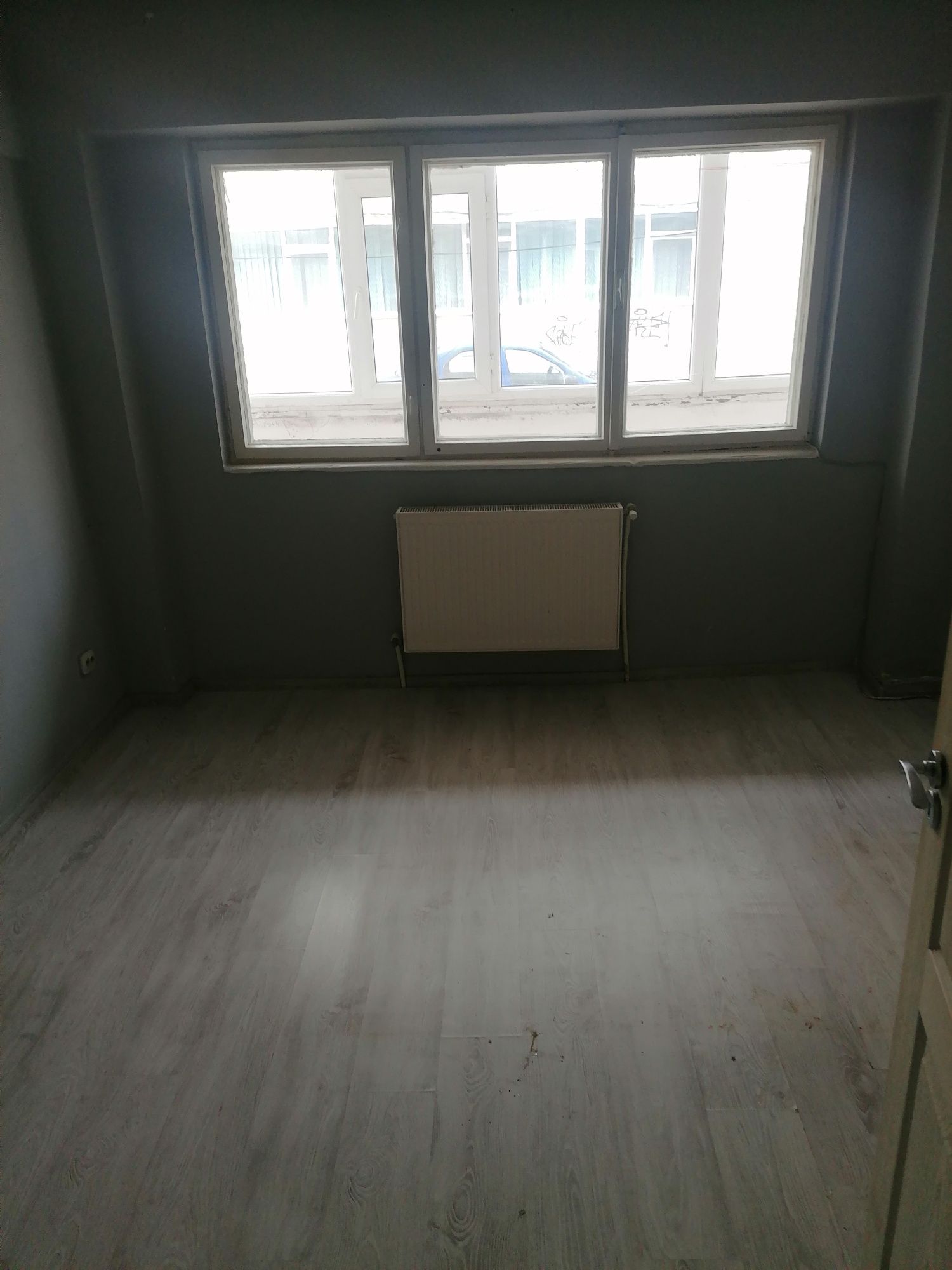 Vind apartament 3 camere