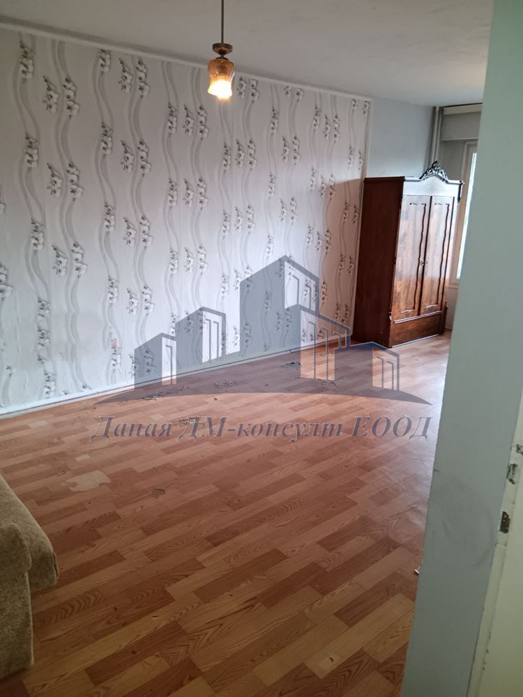 Продава се Двустаен апартамент в Шумен, Добруджански - 61 кв.м за 1255 €/кв.м - Снимка #2
