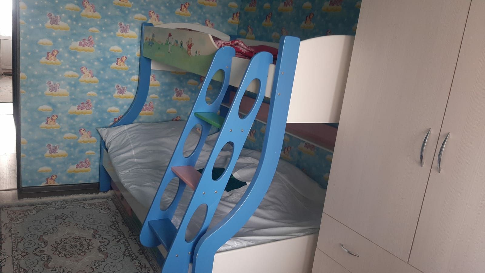 Продам детскую 2-х ярусную кровать
