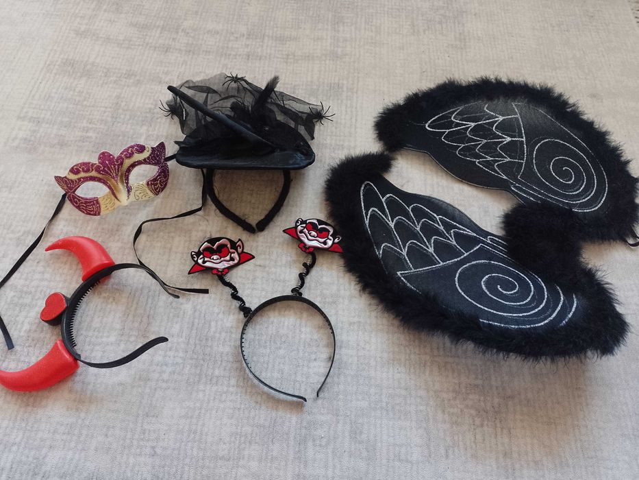 Аксесоари за Хелоуин 8 лв общо