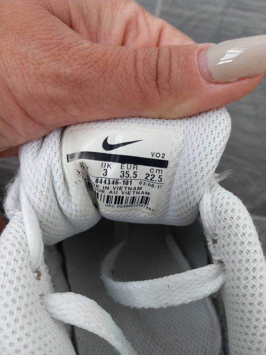 Vand adidadi Nike Air Max