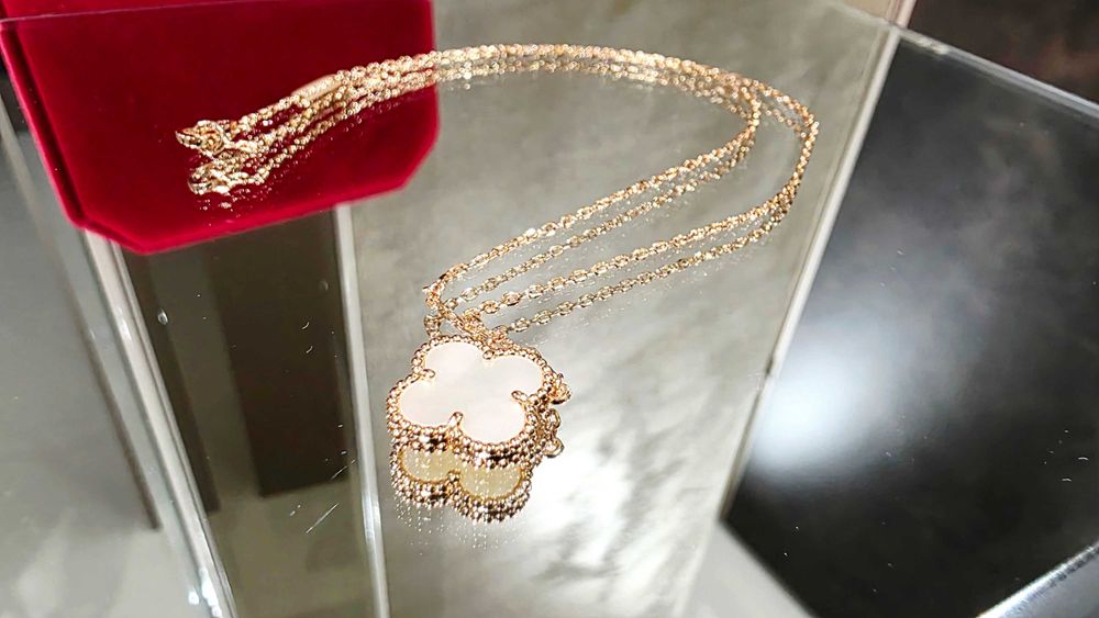 Van Cleef & Arpels VCA Rose Mother Pearl Alhambra 1 Motif Дамско Колие