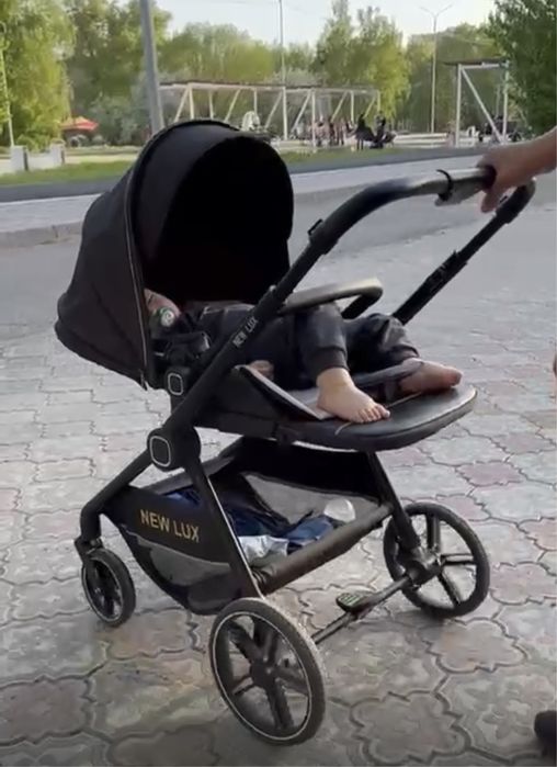 Продам прогулочную коляску