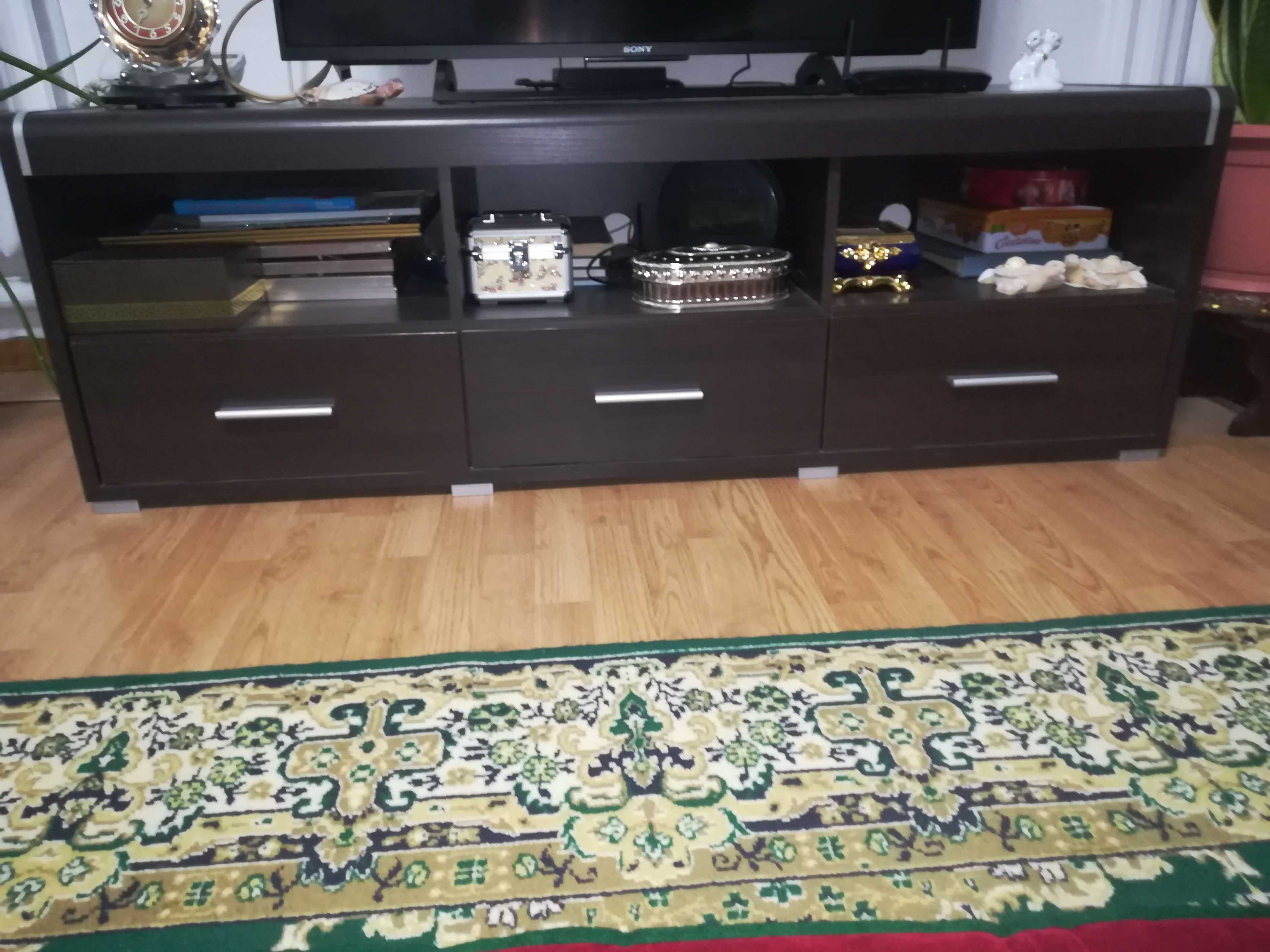 Мебель ТВ-2штуки с полкой