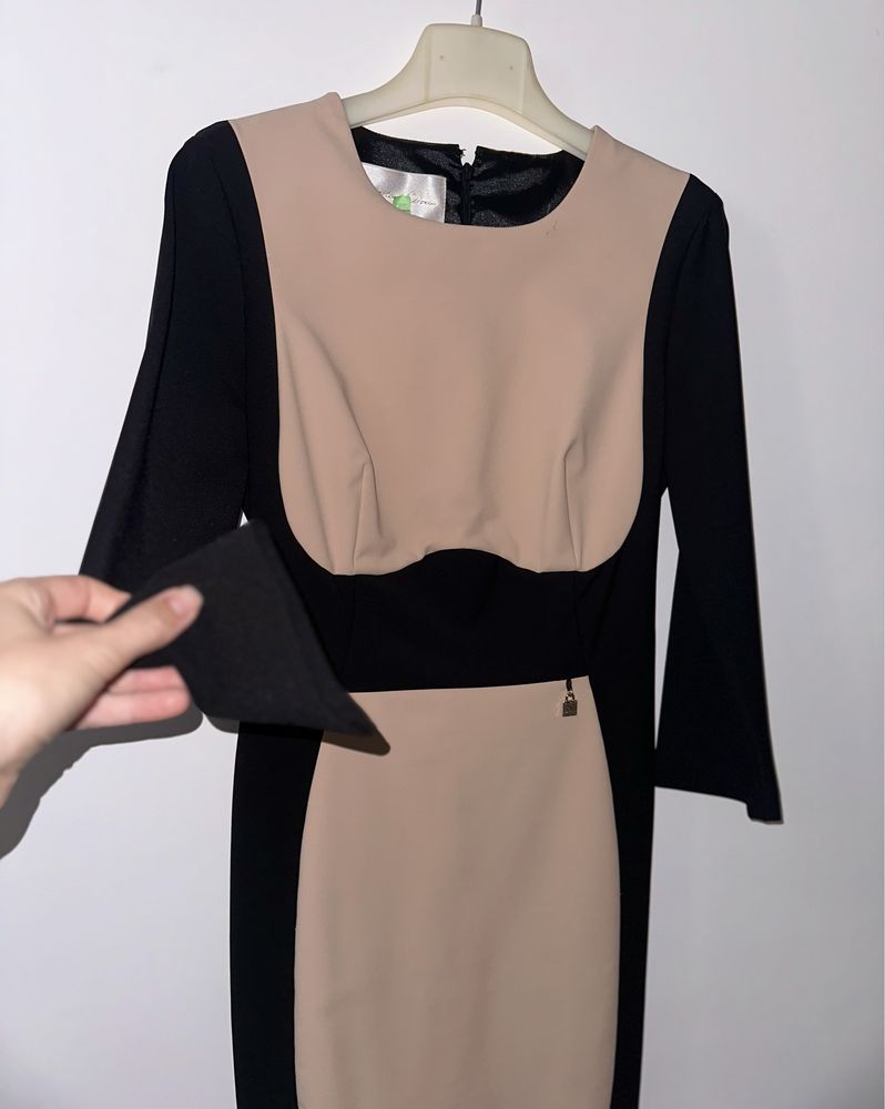 Elisabetta Franchi  Celyne b. de la 2700 lei la 1200 lei