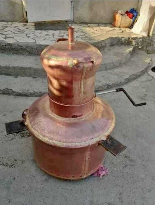 Cazan de facut tuica, din cupru de diferite modele si dimensiuni