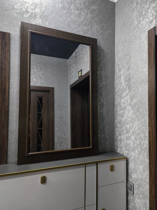 Зеркало в рамке в прихожую