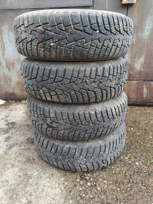 Комплект шипованых шин Максис на литых дисках Р14