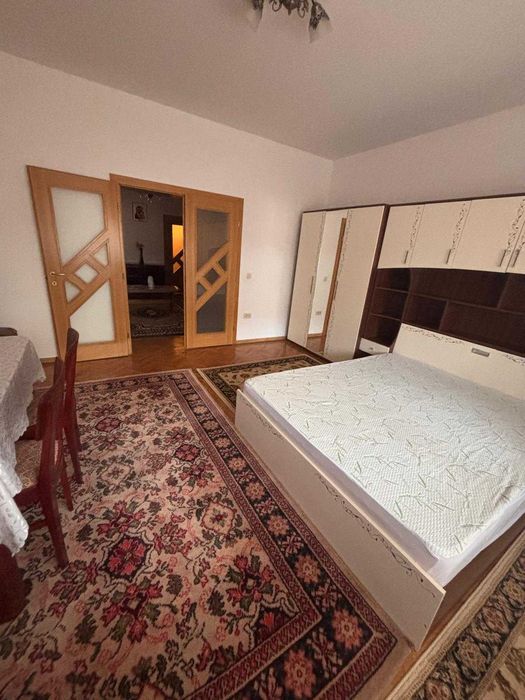 Închiriez apartament la casă mobilat și utilat în Cartierul Florilor