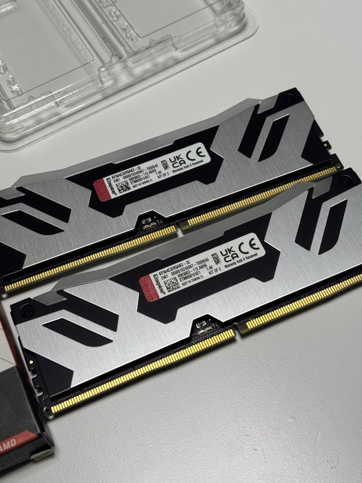 Memorie kit  DDR 5 Fury Renegade 32gb rgb 6400mhz cl32.