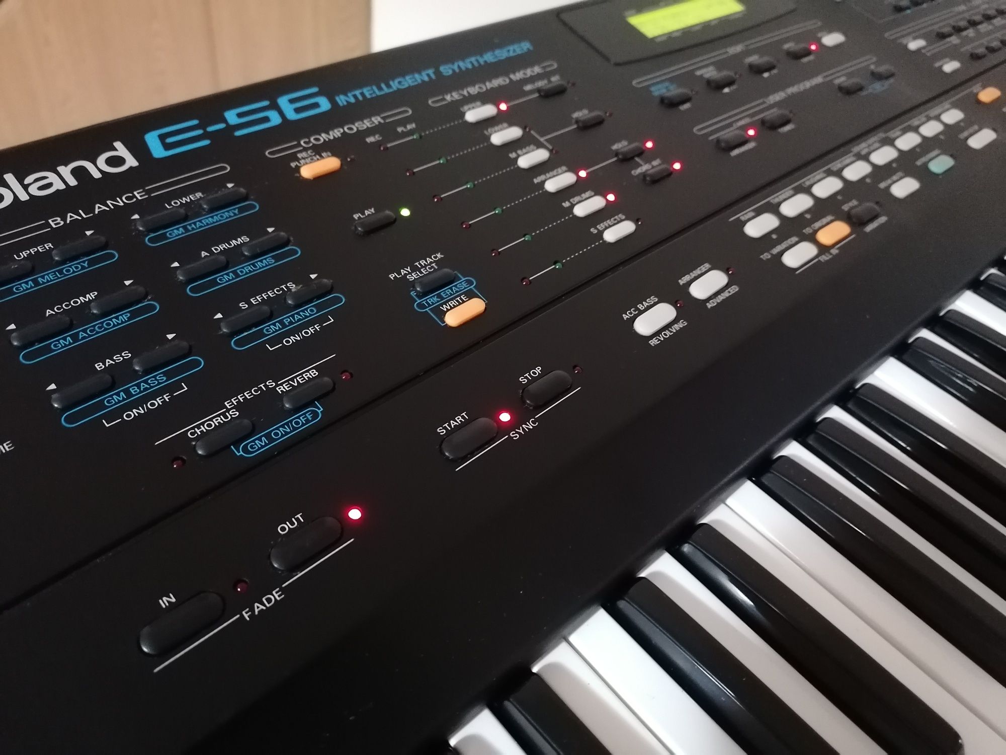 ROLAND E-56 keyboard sintetizator orga pian