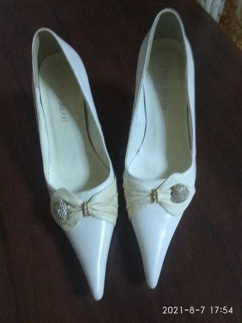 Новые свадебные туфли