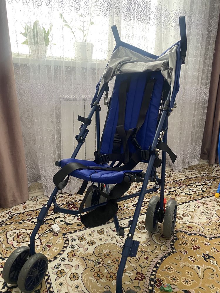 Детская  инвалидная  коляска