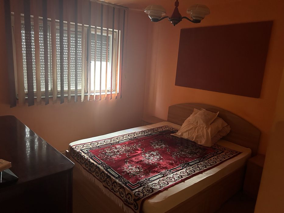 Vand apartament doua camere